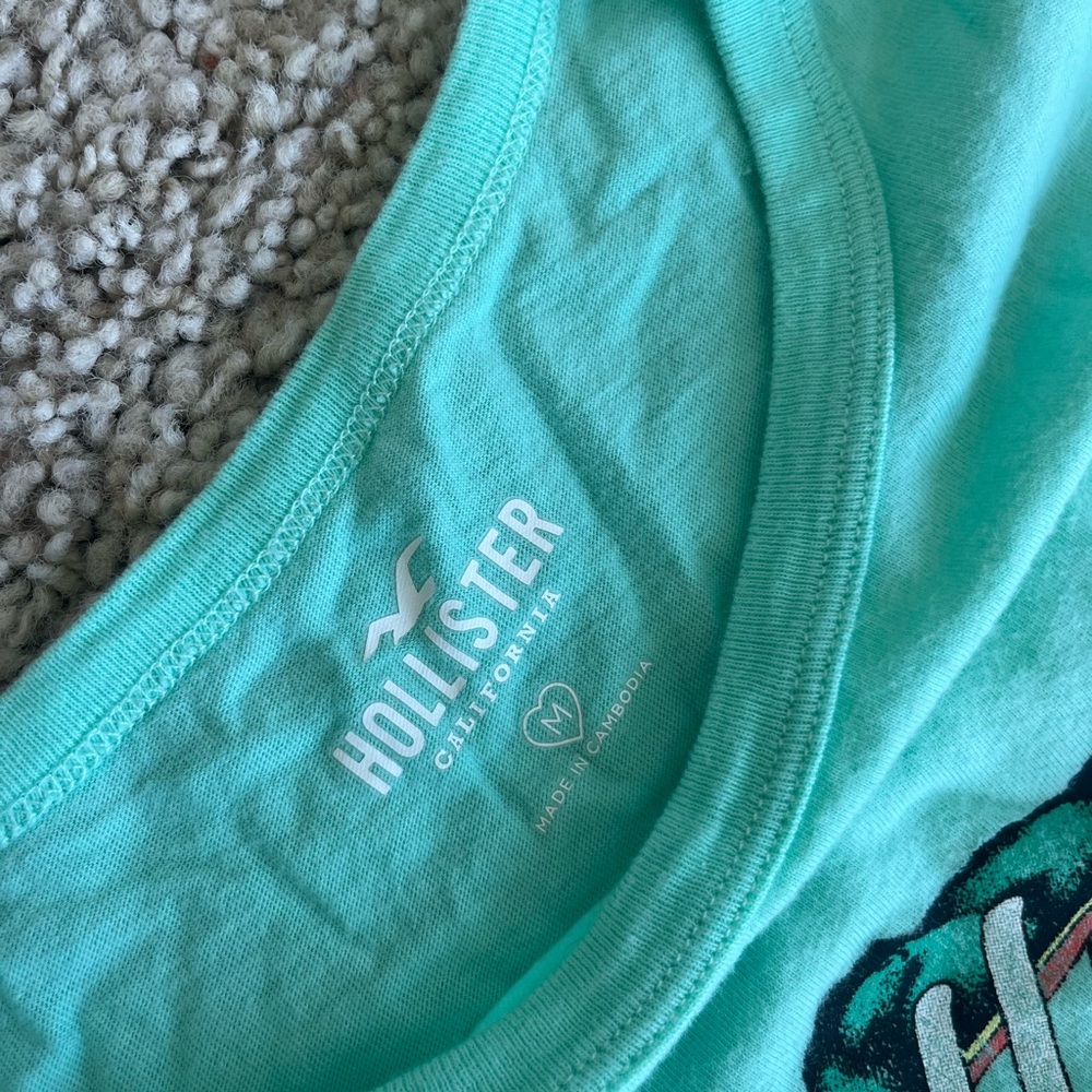 Hollister Graphic Tee - Picture 4 of 4